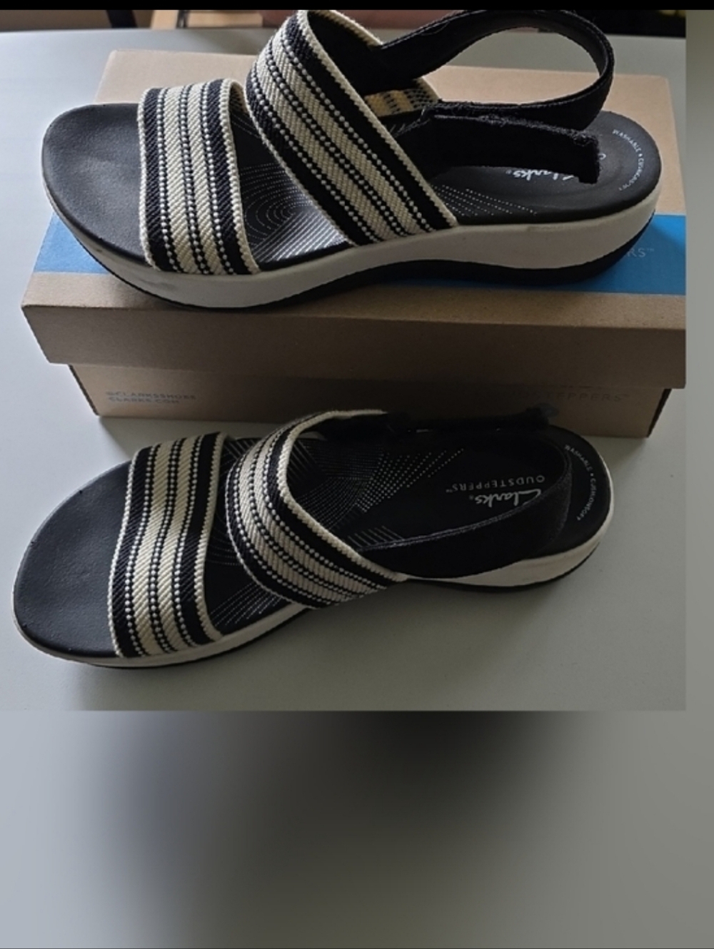 Clarks Black and Cream Striped Elastic Slide Sandals Cloudsteppers - Picture 5 of 5